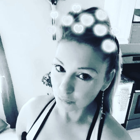 Meet your Posher, Monica - Picture 2 of 2